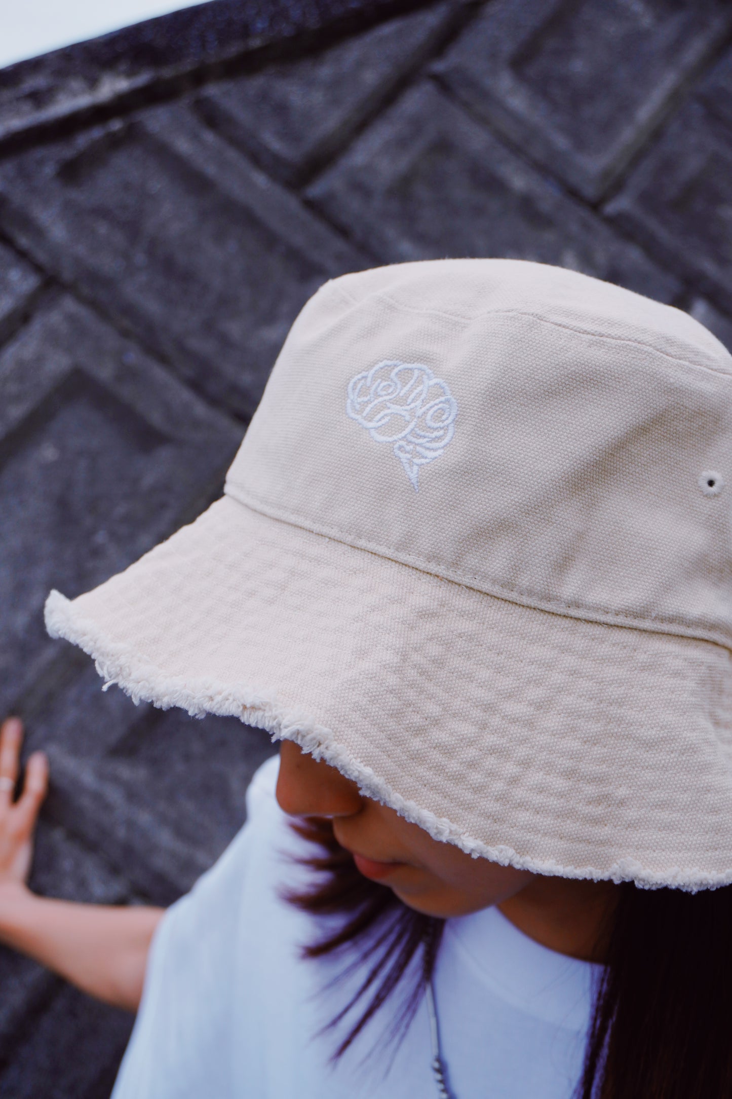 BRAIN CANVAS FRINGE BUCKET HAT(L BEIGE)